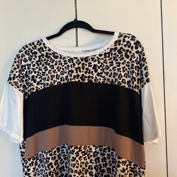 Color Block Tee - Picture 2 of 4